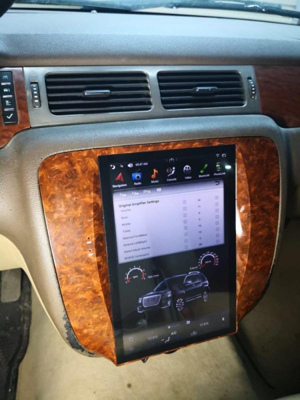 GMC YUKON テスラスタイルナビ