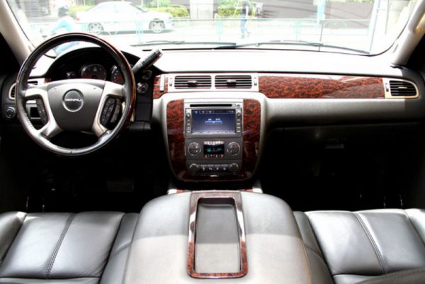 GMC YUKON テスラスタイルナビ