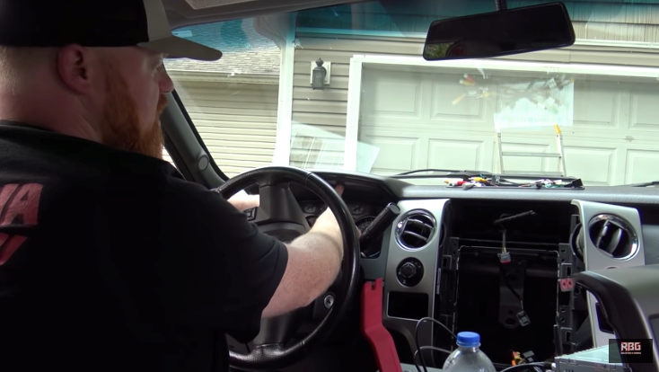 F-150テスラナビ取付 メーターパネル外し