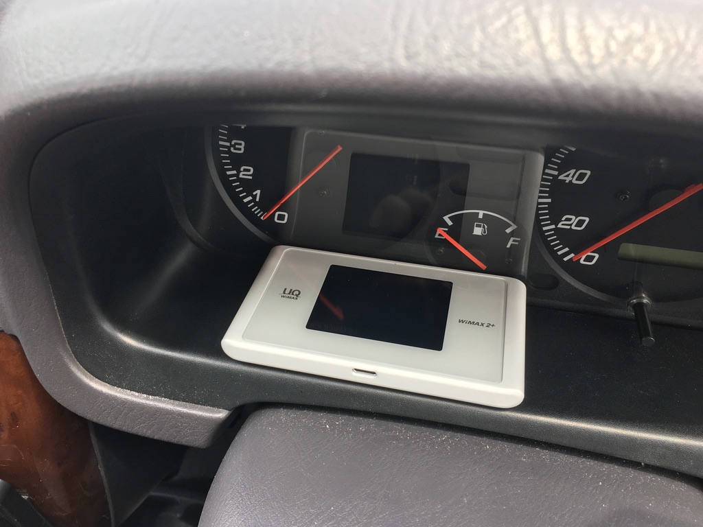 車内に設置したモバイルWi-Fi