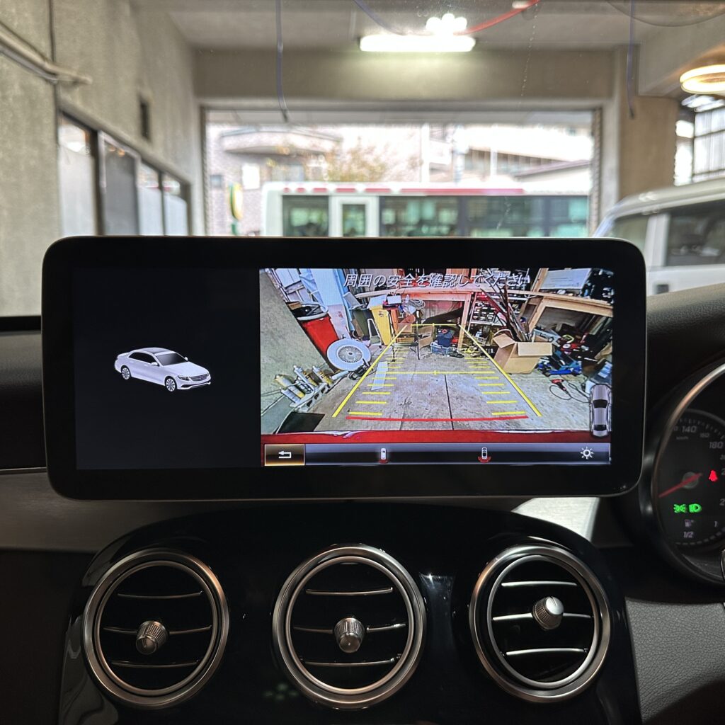 W205 12.3インチモニター 取り付け例 バックカメラの映像を表示