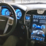 クライスラー300Cに社外ナビの取り付けは可能なのか？【もちろん可能です】