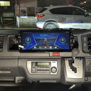 ハイエースコミューターナビ交換