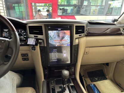 LX570バックカメラ拡大