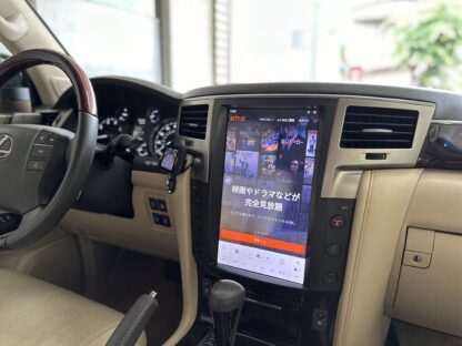 レクサスLX570に最新Android搭載ナビを取り付けた車内の様子（ネットフリックス）