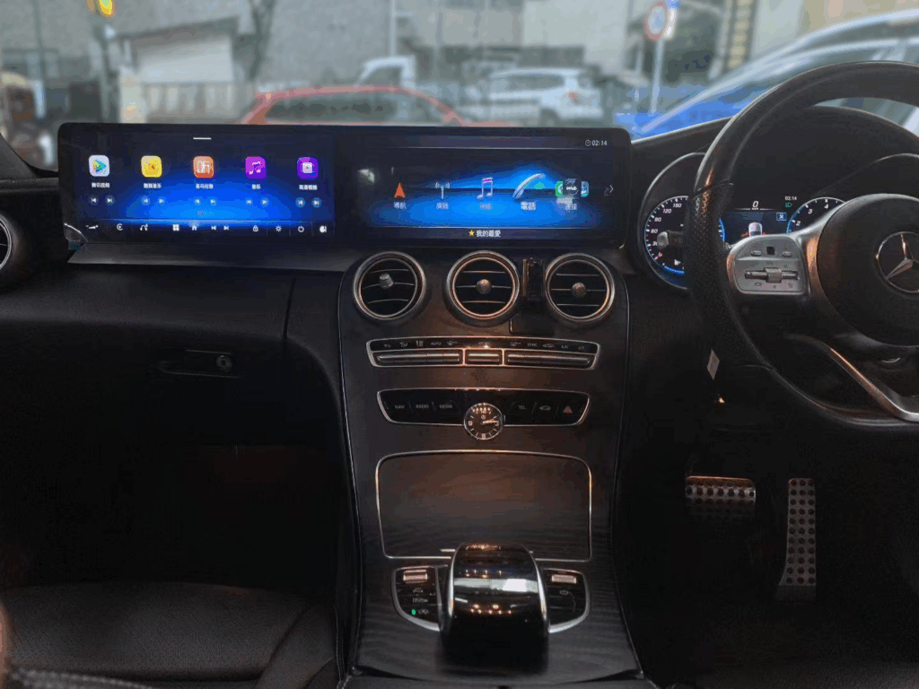 W205 ツインモニター 取り付け例 左にアプリ画面 右にナビ・音楽・電話のメニュー