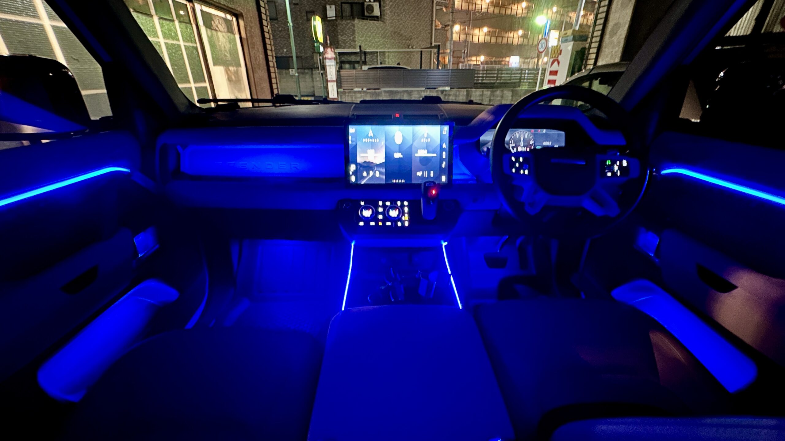 ディフェンダー L663専用 64色アンビエントライト|国内先行・夜の内装を美しく演出 - 画像 (6)