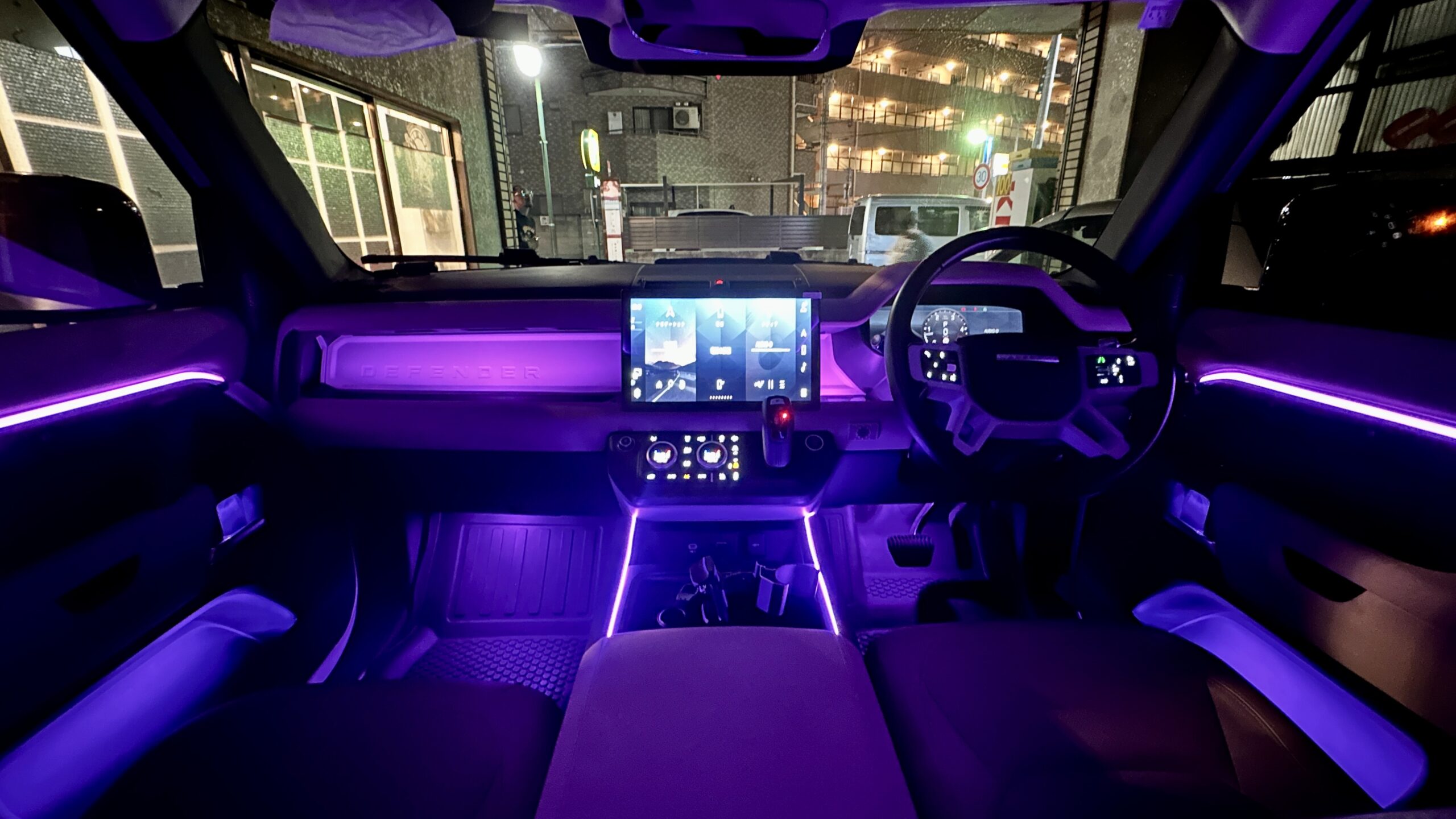 ディフェンダー L663専用 64色アンビエントライト|国内先行・夜の内装を美しく演出 - 画像 (4)