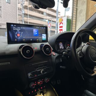 アウディ A1／S1 ナビ交換 大画面ハイテックナビ 施工後（ダッシュ・地図表示）