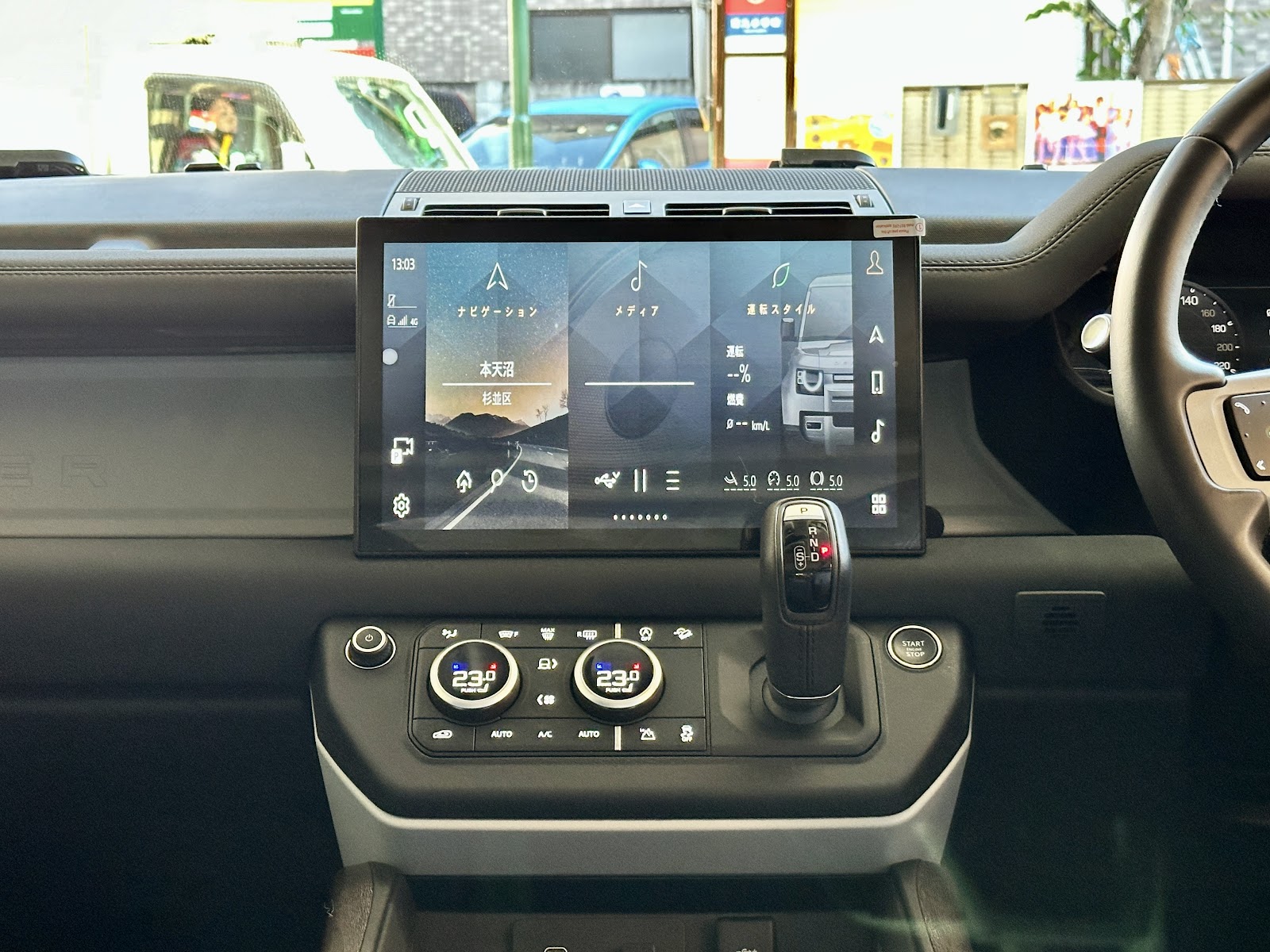 ランドローバーディフェンダー 交換後 13.3インチ大画面 Android13カスタムナビ