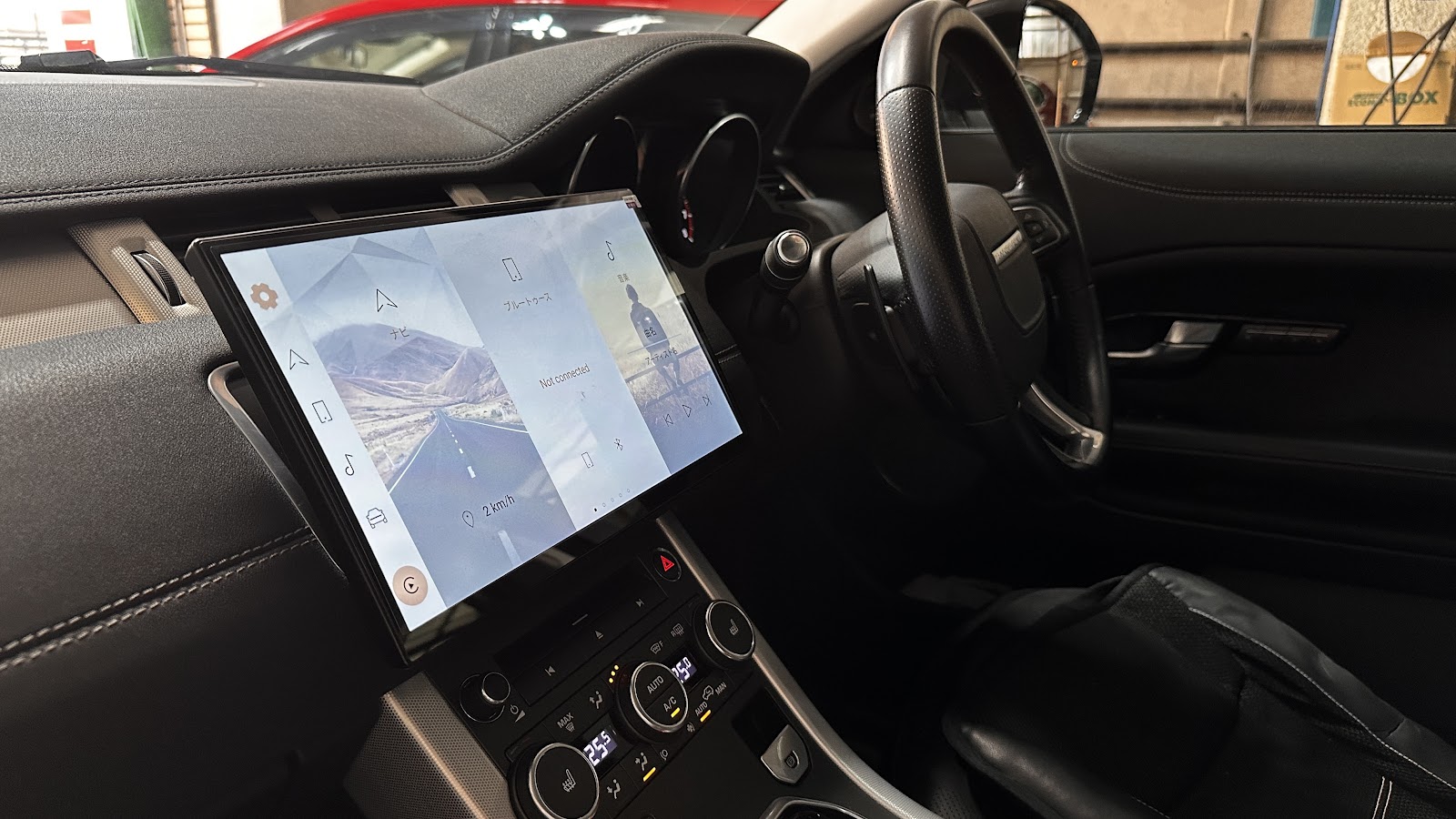 13.3インチ横型大画面／Android 13ホーム画面