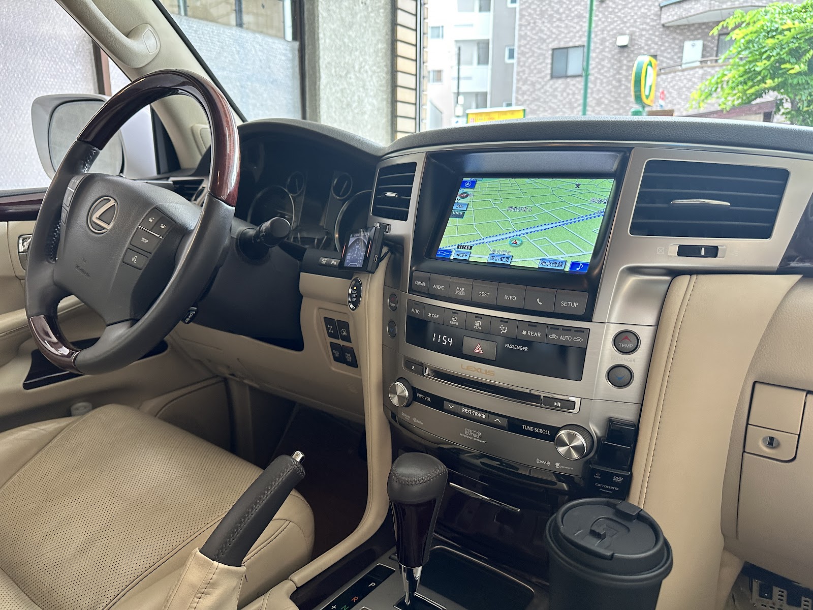 レクサスLX570 交換前 純正HDDナビ 横型小画面
