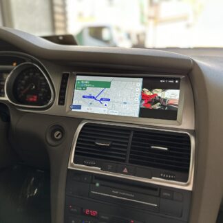 アウディQ7 ナビ交換後 10.25インチワイド画面にGoogleマップと動画を2画面同時表示