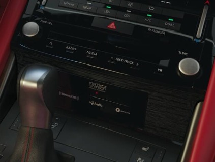 レクサス純正センターコンソールのMark Levinsonエンブレム（マークレビンソン装着車）