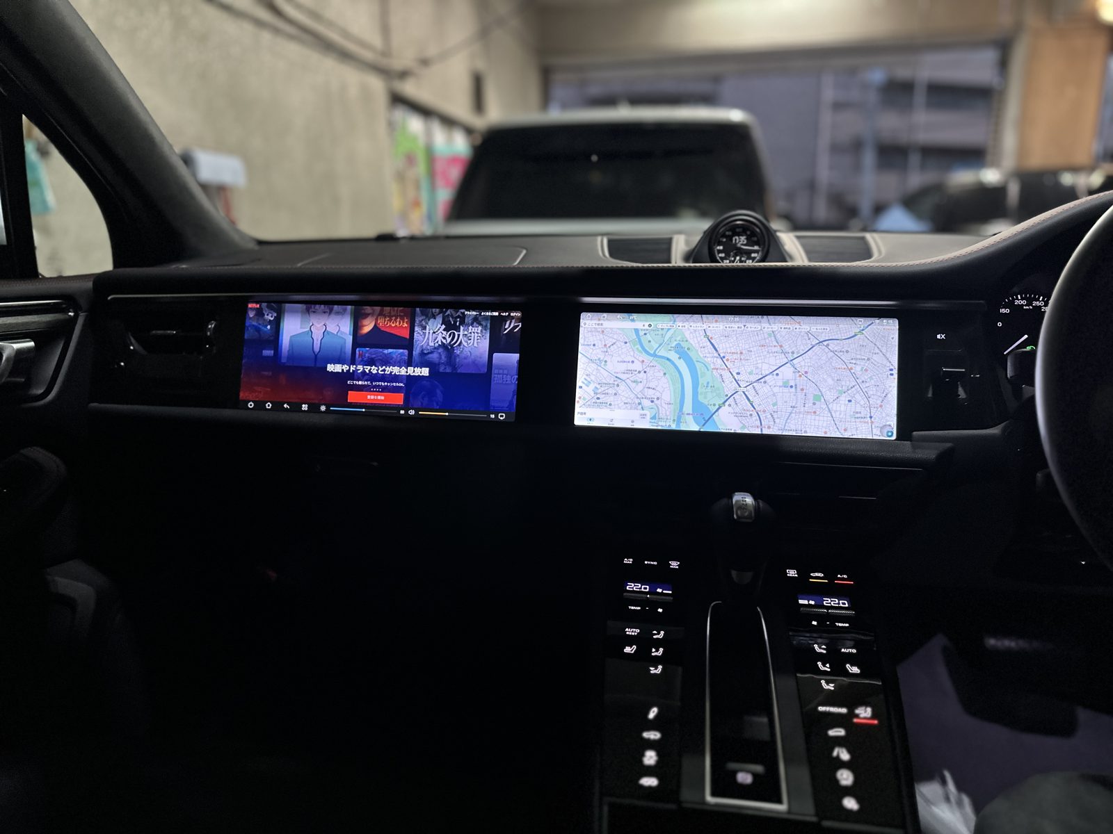 交換後:左右それぞれがフル画面。左で動画、右でGoogleマップを同時に表示できる