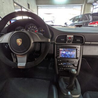 ポルシェ 997 GT3後期 ナビ交換 後｜運転席から見たダッシュボード全体