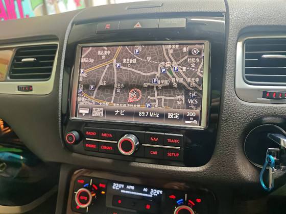 修理後に地図が表示されたトゥアレグのナビ画面。自車位置を測位している