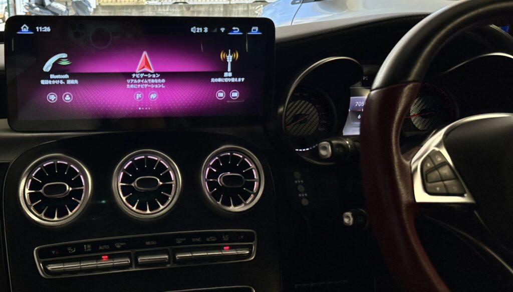 W205 12.3インチモニター 取り付け例 正面から見たメニュー画面